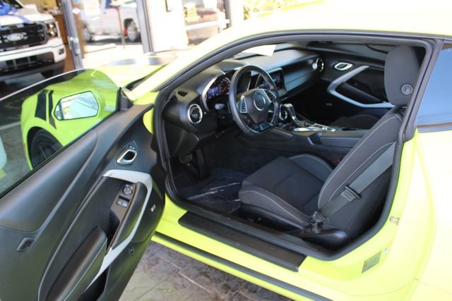 Used 2020 Chevrolet Camaro LT w/ Technology Package RWD image 10