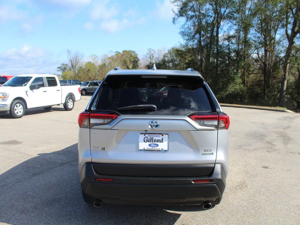 Used 2022 Toyota RAV4 XLE w/ Convenience Package image 13