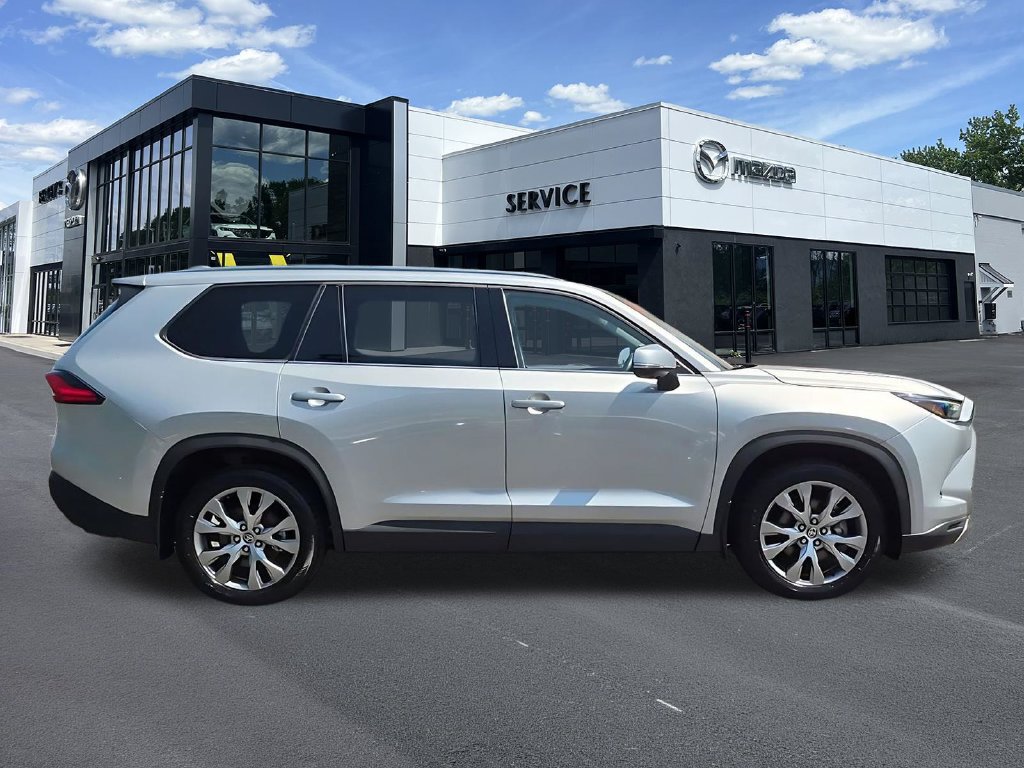Used 2024 Toyota Grand Highlander AWD image 4