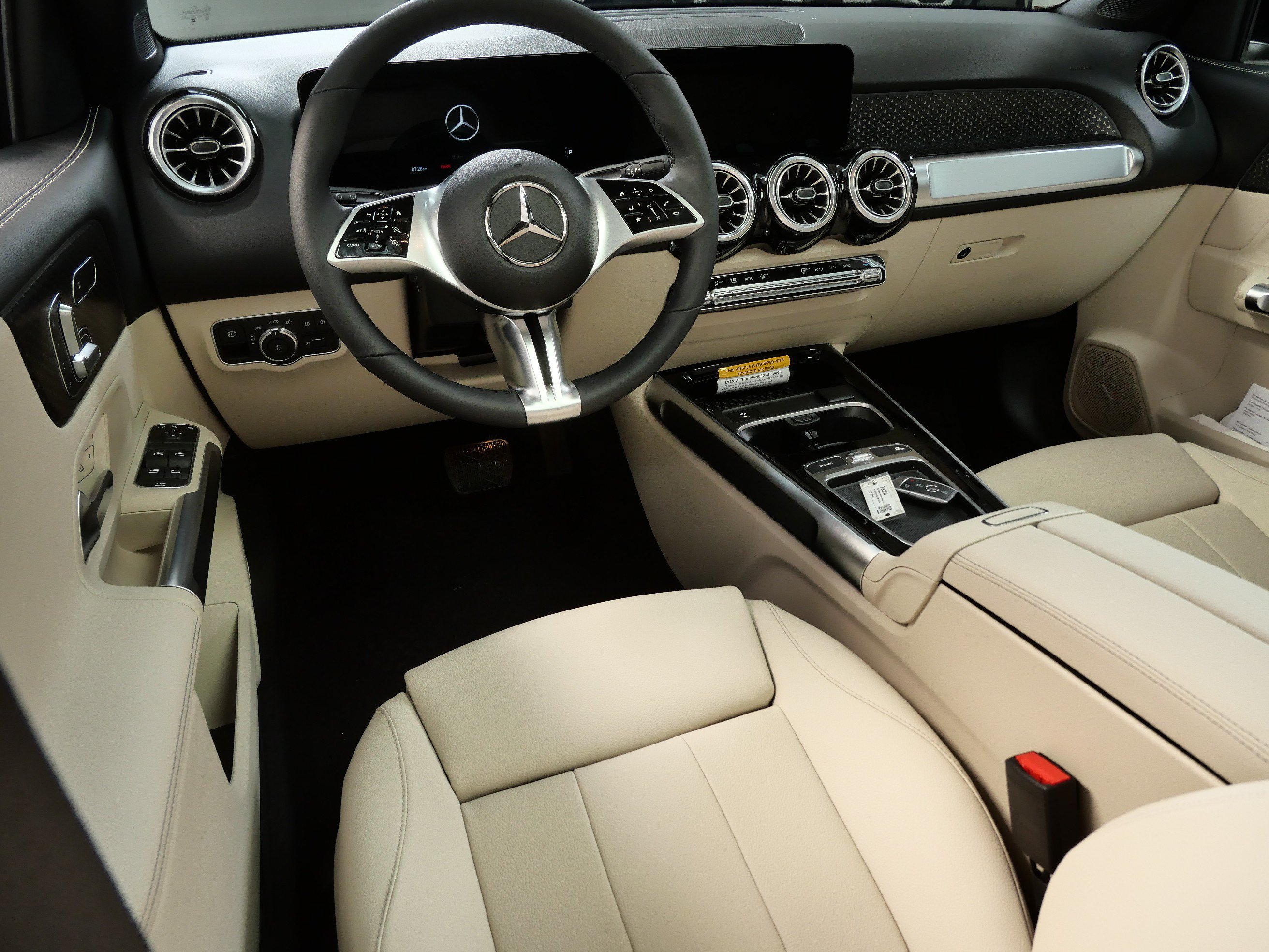 New 2026 Mercedes-Benz GLB 250 4MATIC image 2