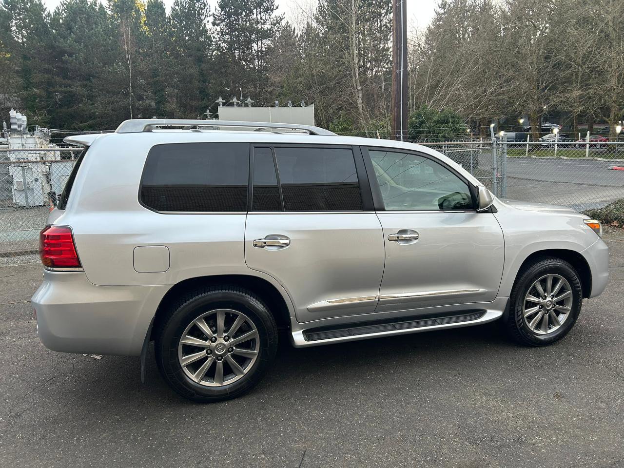 Used 2010 Lexus LX 570 4WD image 4