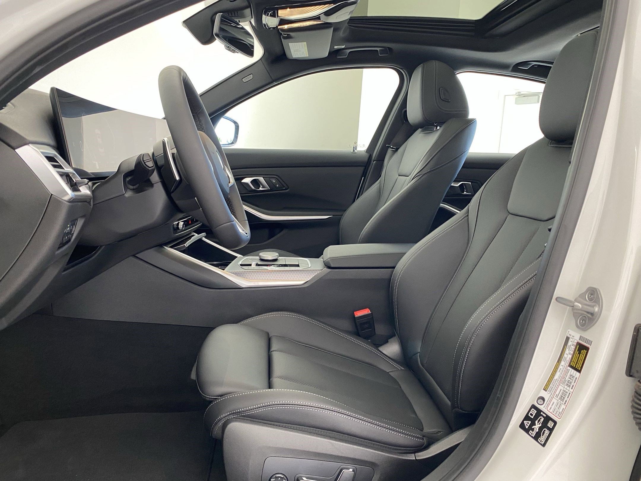 Used 2025 BMW 330i xDrive Sedan w/ M Sport Package image 4