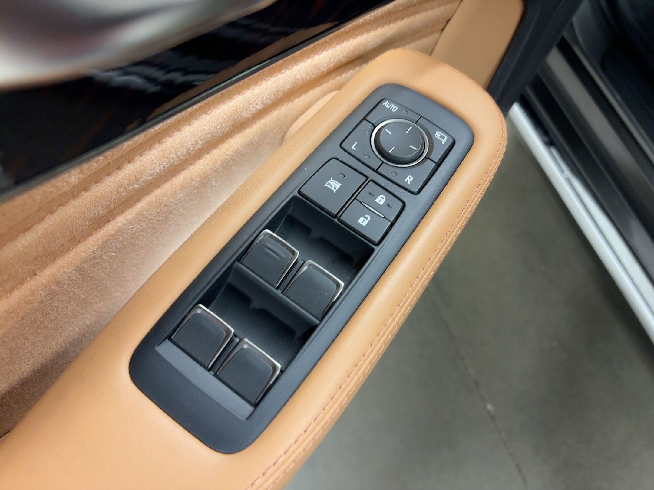 Used 2023 Lexus LS 500 image 12