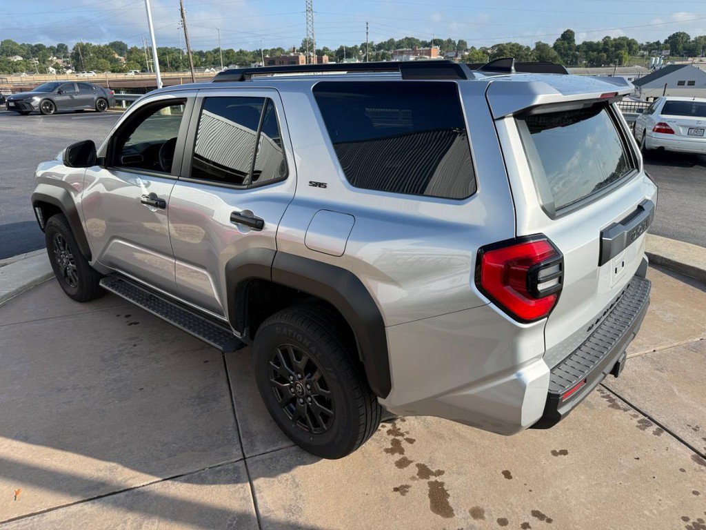 Used 2025 Toyota 4Runner SR5 AWD/4WD image 10