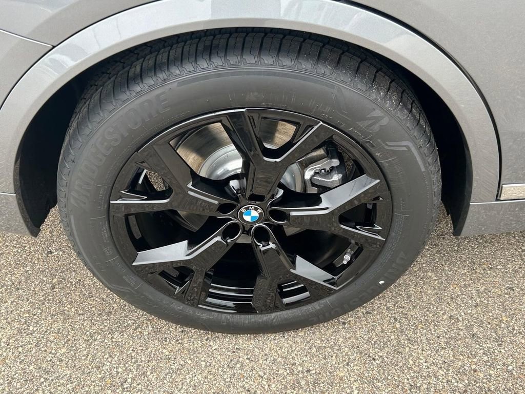 New 2025 BMW X7 xDrive40i image 4