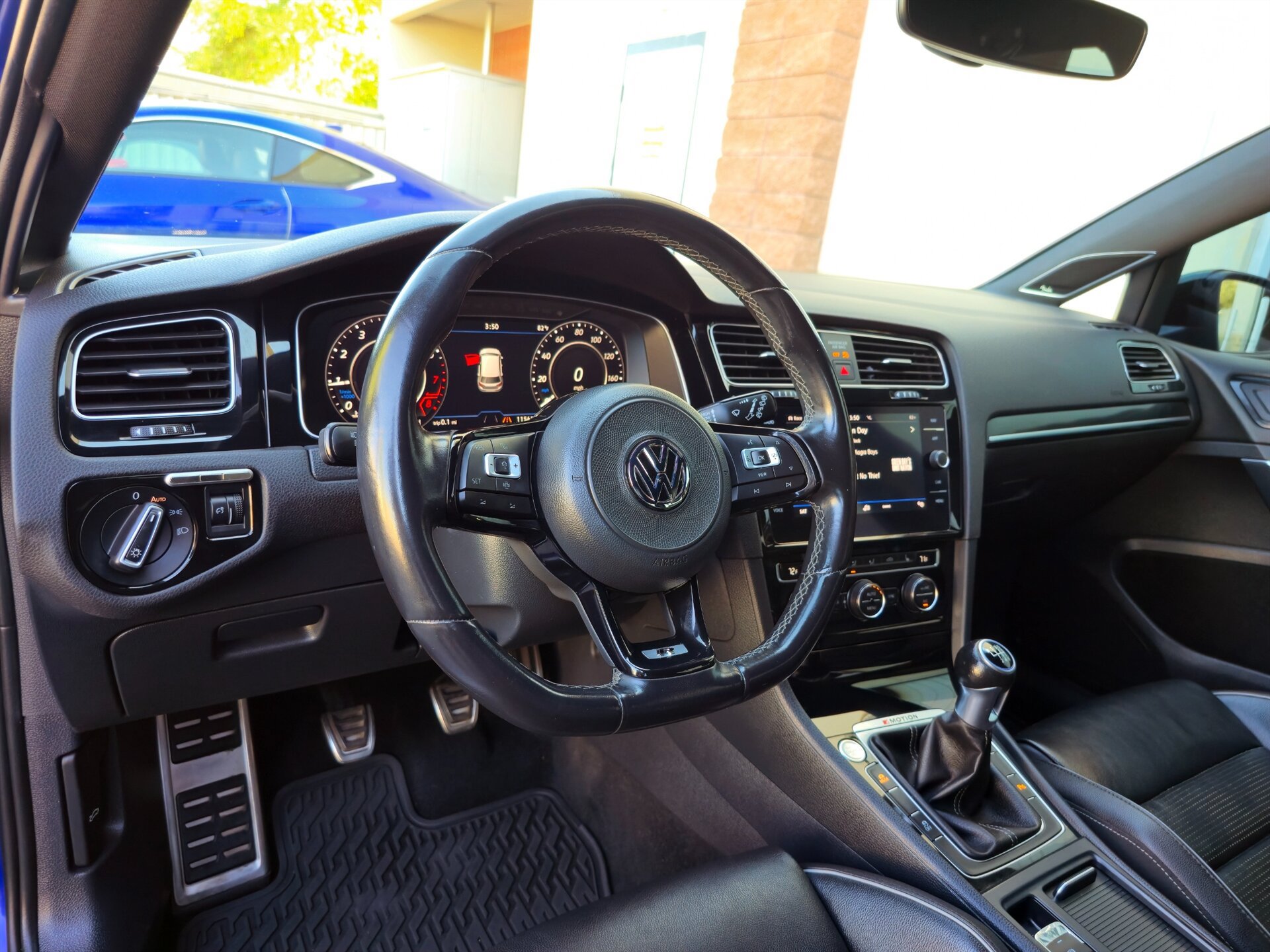 Used 2019 Volkswagen Golf R 4-Door AWD/4WD image 18