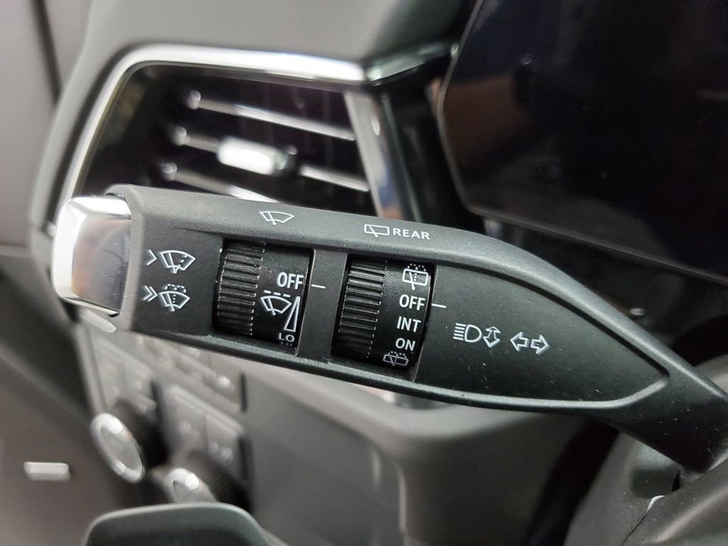 Used 2025 Chevrolet Tahoe Z71 w/ Comfort Package image 33