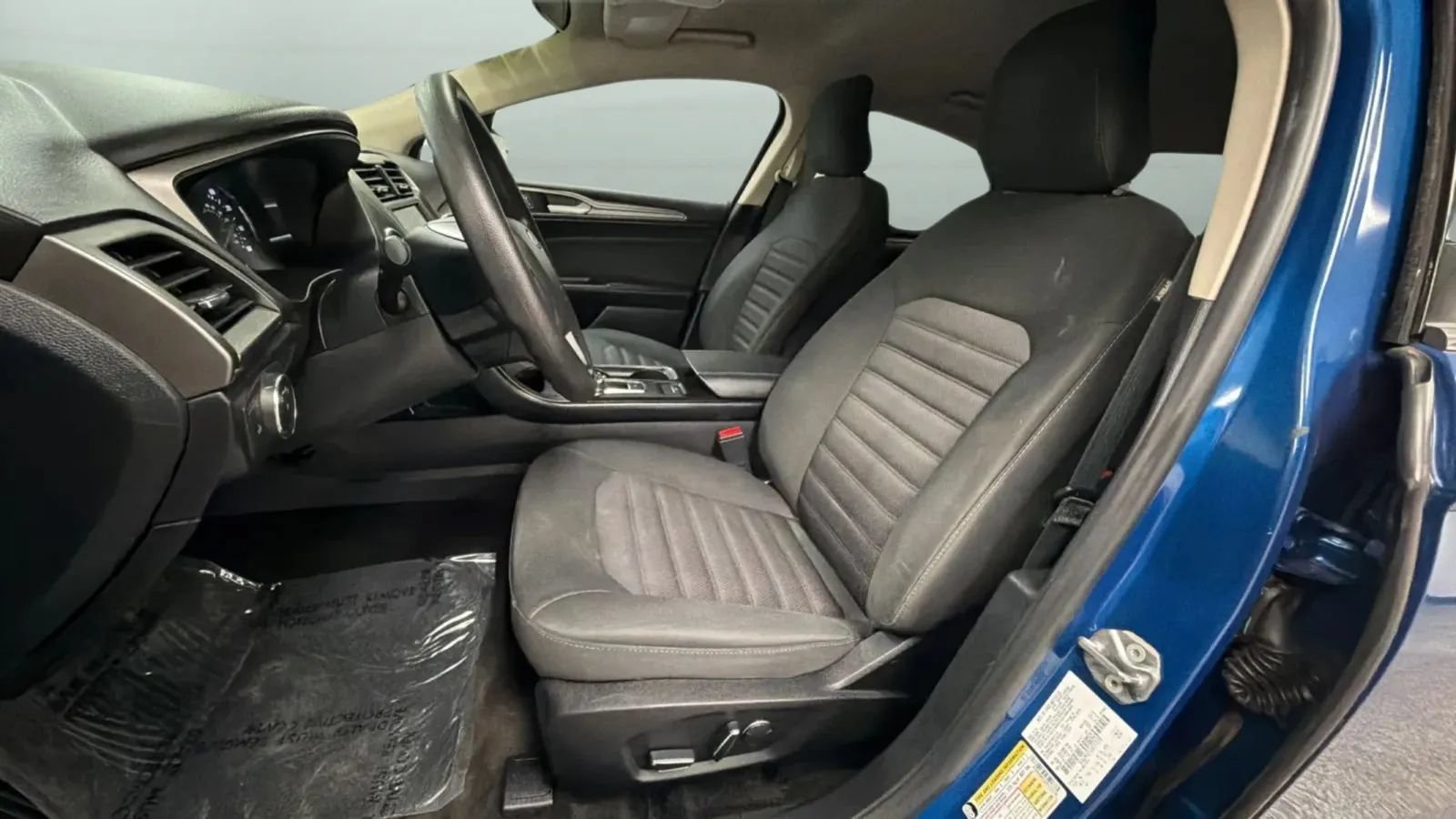 Used 2018 Ford Fusion SE w/ Fusion SE Technology Package FWD image 19