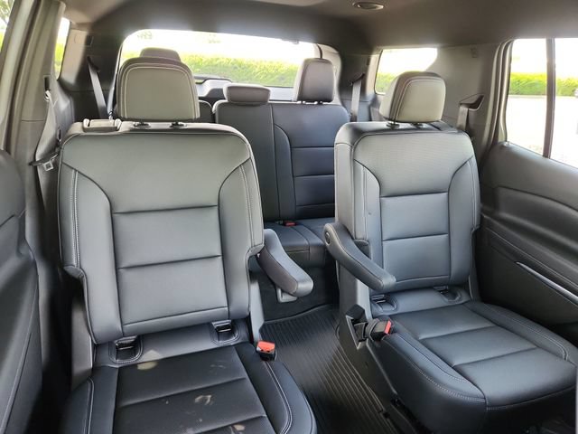 New 2026 Chevrolet Traverse LT w/ Midnight/Sport Edition FWD image 17