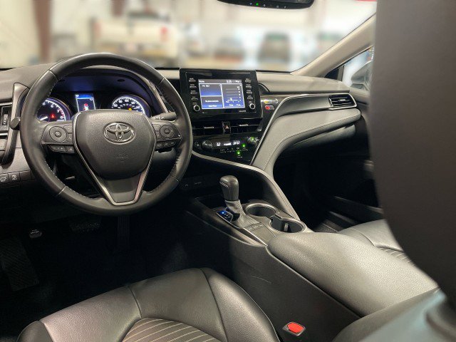 Used 2022 Toyota Camry SE w/ Convenience Package FWD image 17