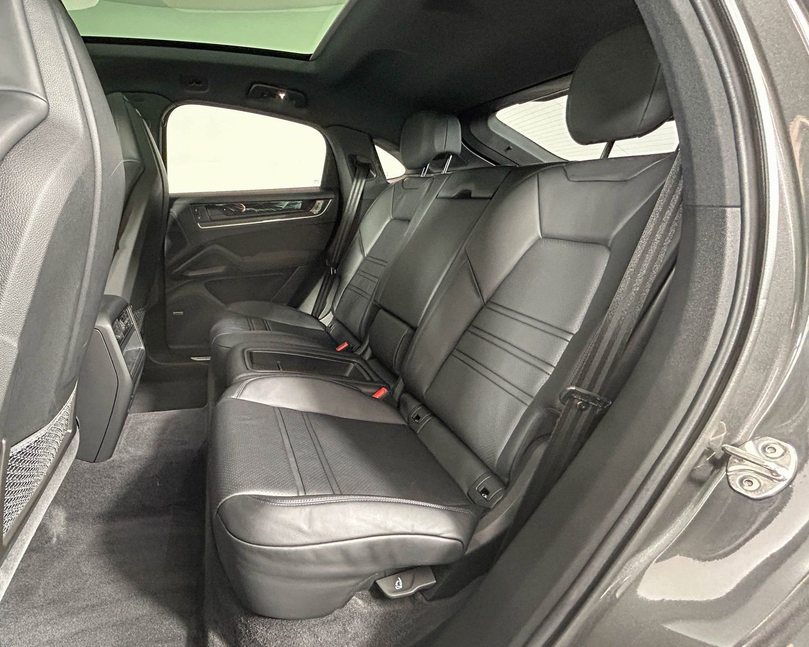 Certified 2024 Porsche Cayenne S AWD/4WD image 27