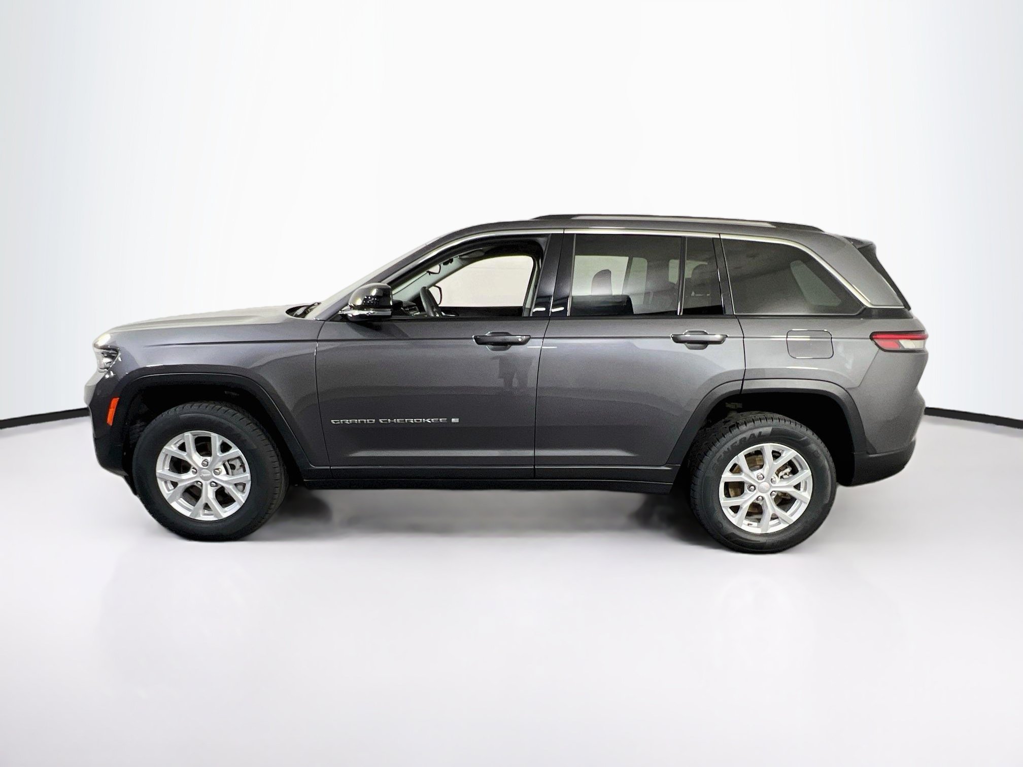 Used 2023 Jeep Grand Cherokee Limited AWD/4WD image 8