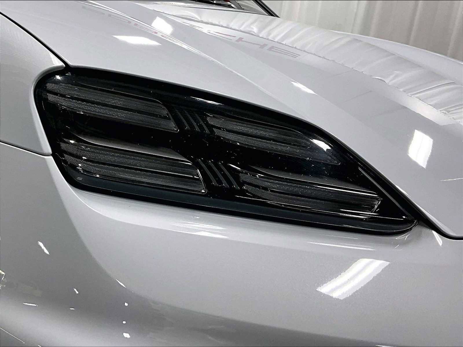 Used 2024 Porsche Macan 4 Electric image 15