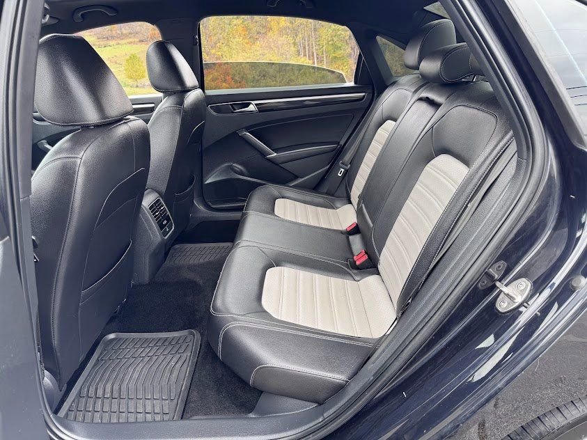 Used 2018 Volkswagen Passat 3.6 image 42