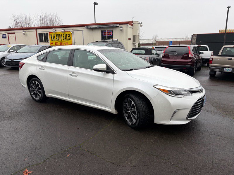 Used 2016 Toyota Avalon XLE image 12