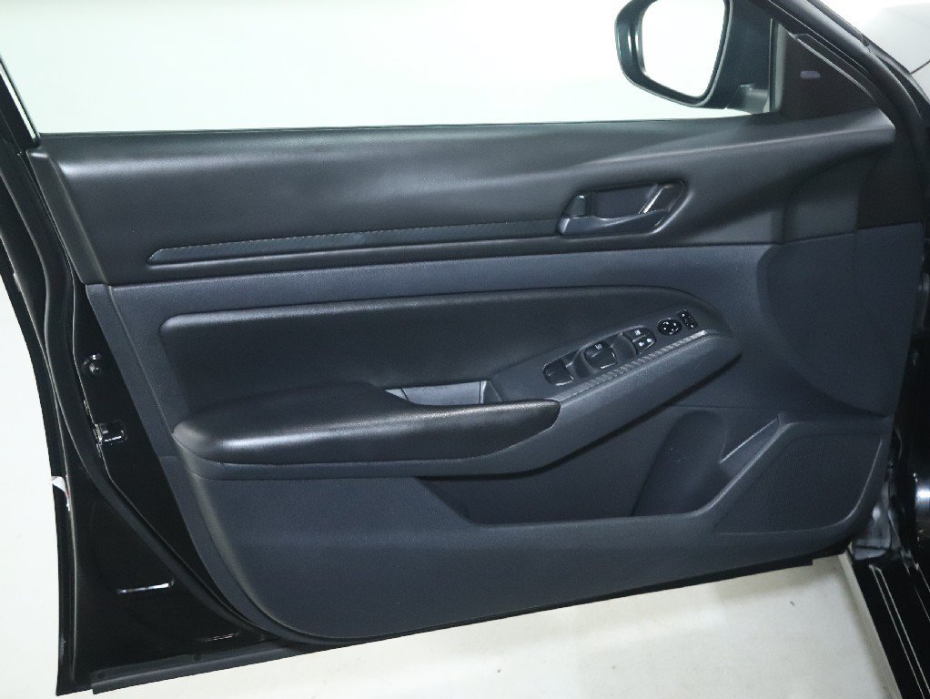 Used 2024 Nissan Altima 2.5 S FWD image 16