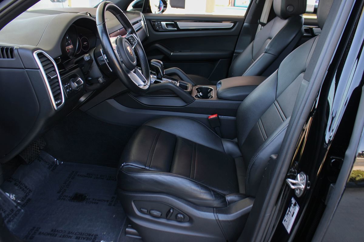 Used 2023 Porsche Cayenne Platinum Edition image 15
