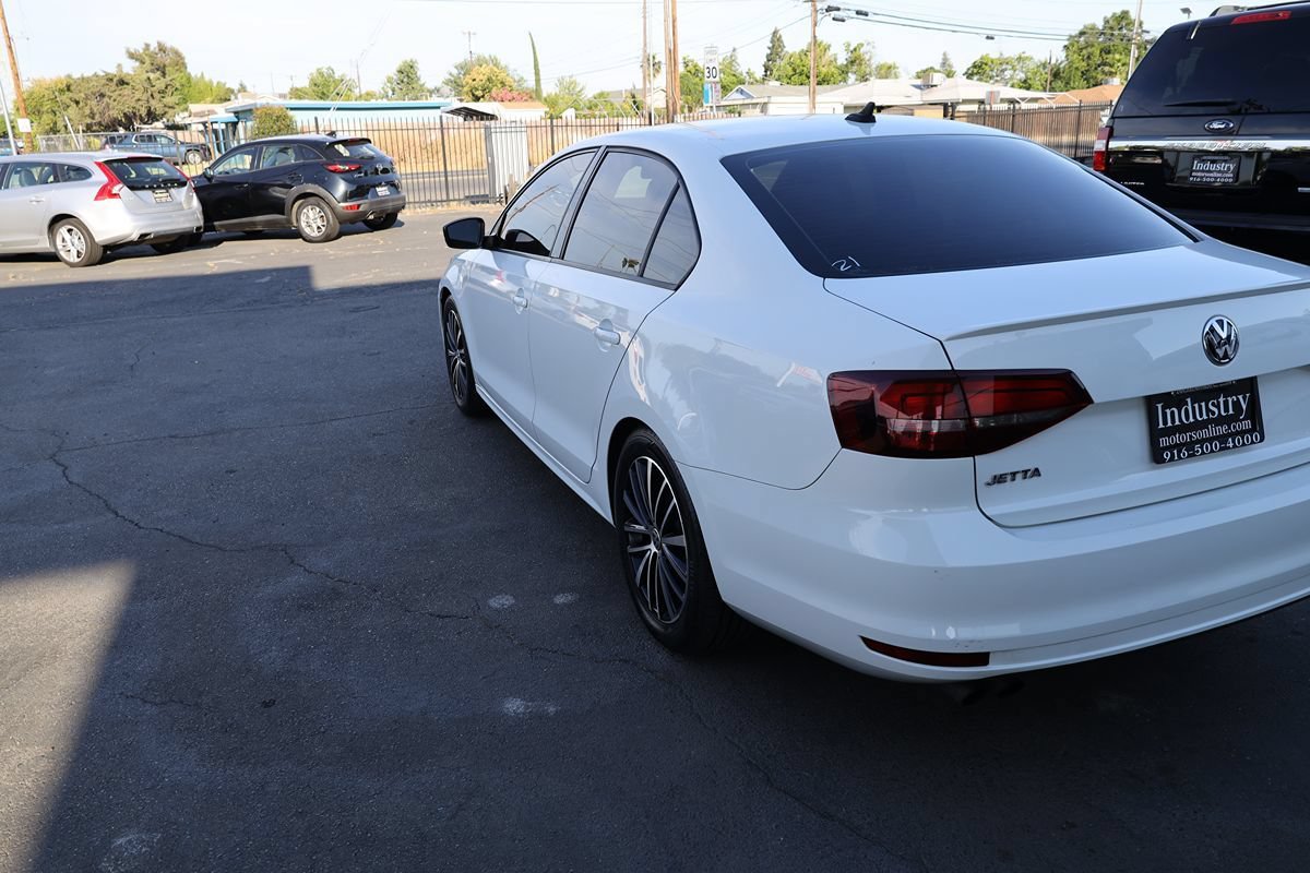 Used 2016 Volkswagen Jetta Sport FWD image 5