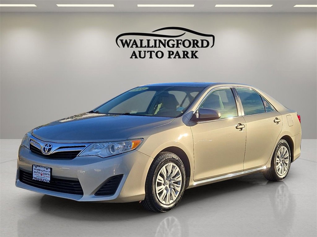 Used 2014 Toyota Camry LE image 1