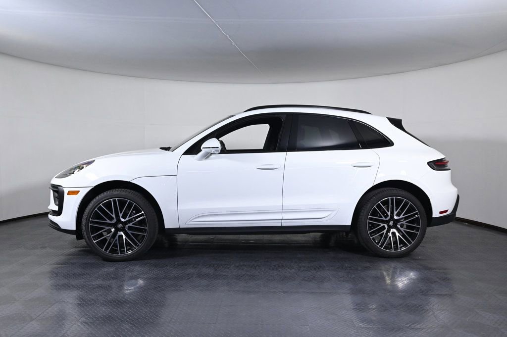 Certified 2025 Porsche Macan image 2