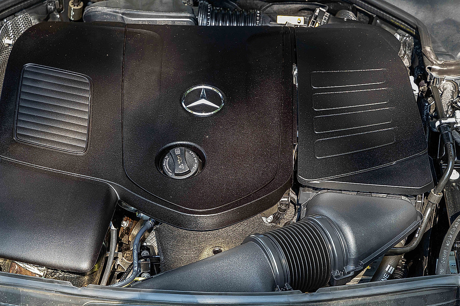 Used 2025 Mercedes-Benz C 300 4MATIC Sedan image 28