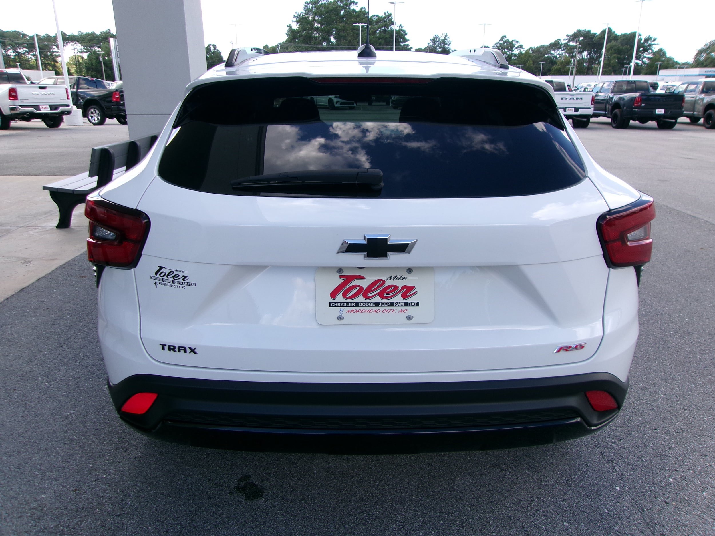 Used 2025 Chevrolet Trax RS FWD image 23