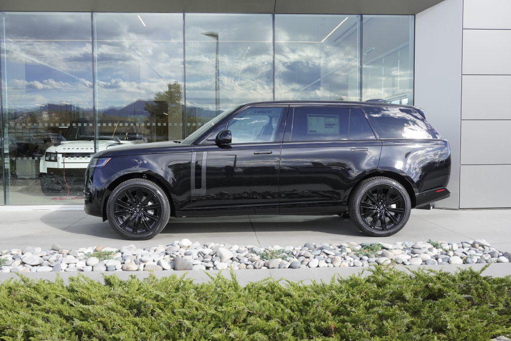 New 2027 Land Rover Range Rover Long Wheelbase SE AWD/4WD image 8