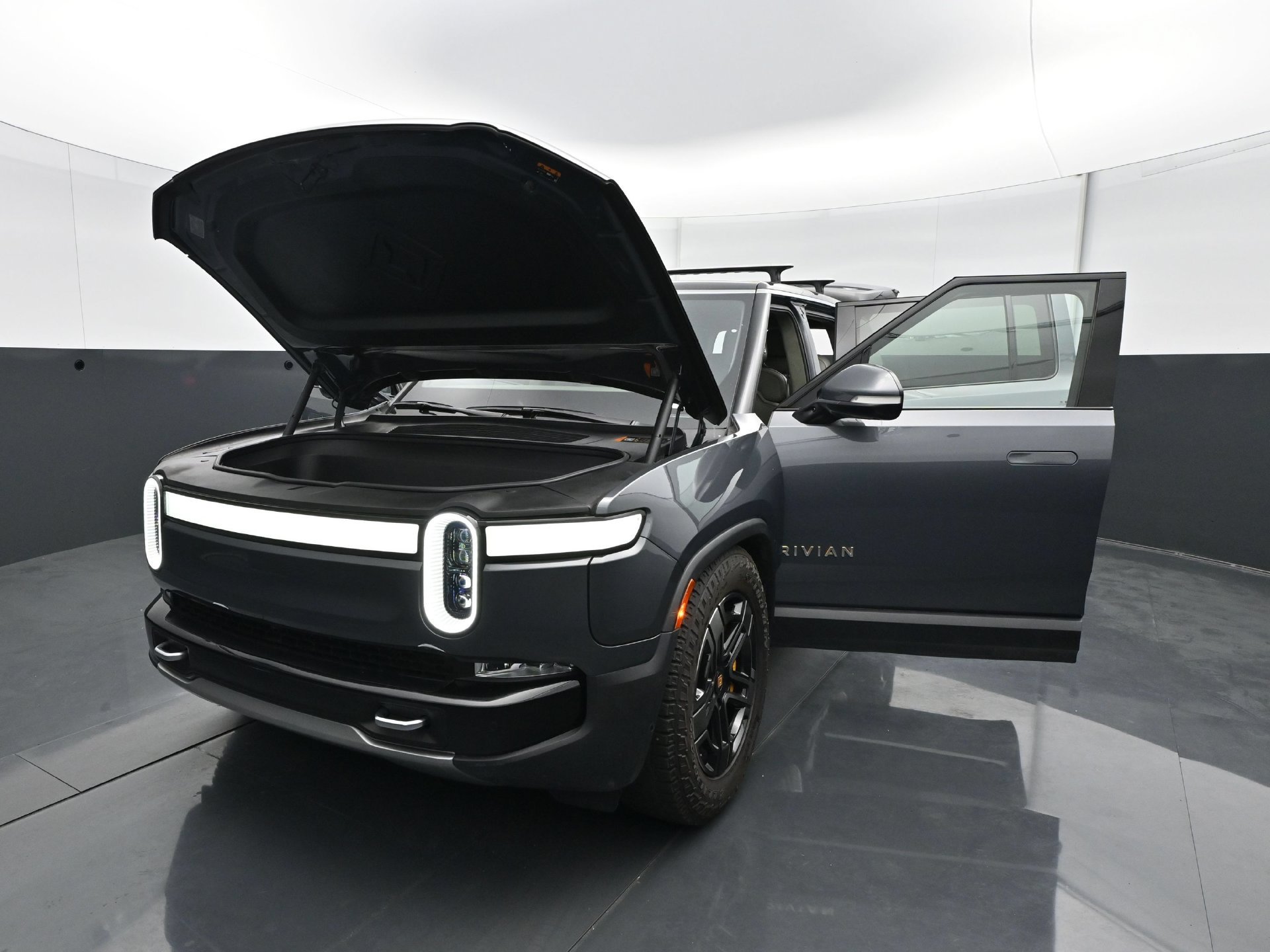Used 2023 Rivian R1S Adventure Quad AWD/4WD image 30