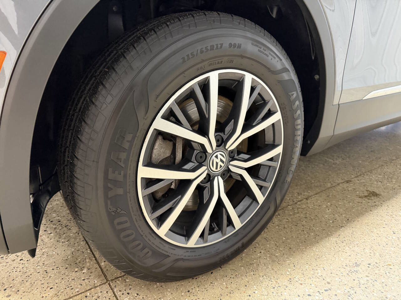 Used 2020 Volkswagen Tiguan S image 3