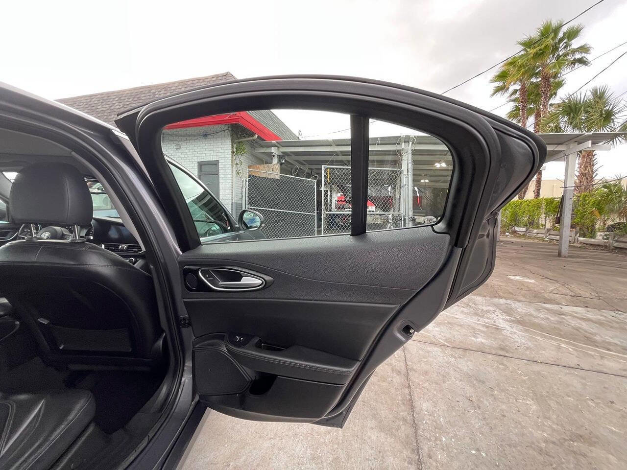 Used 2017 Alfa Romeo Giulia AWD image 10