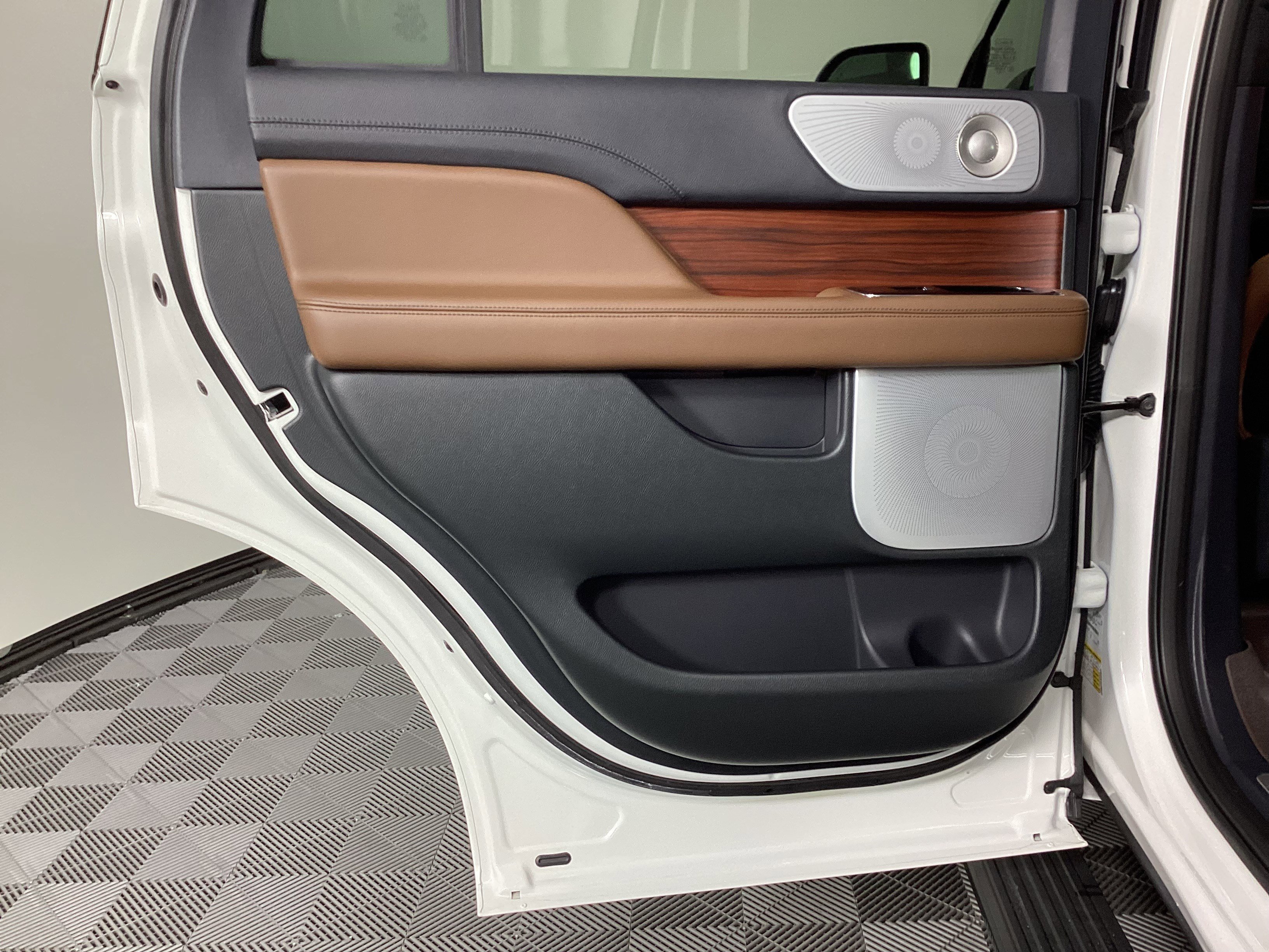 Used 2024 Lincoln Navigator Reserve image 28