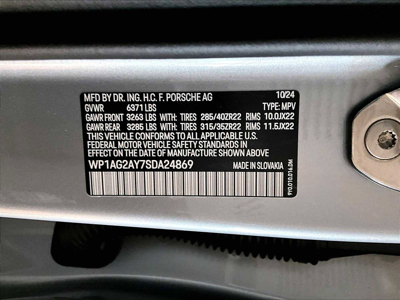 Used 2025 Porsche Cayenne GTS w/ Premium Package image 37