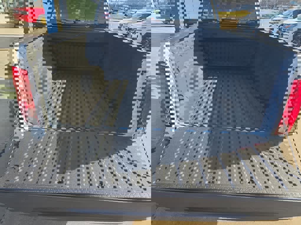 Used 2024 Chevrolet Colorado W/T w/ Safety Package image 18