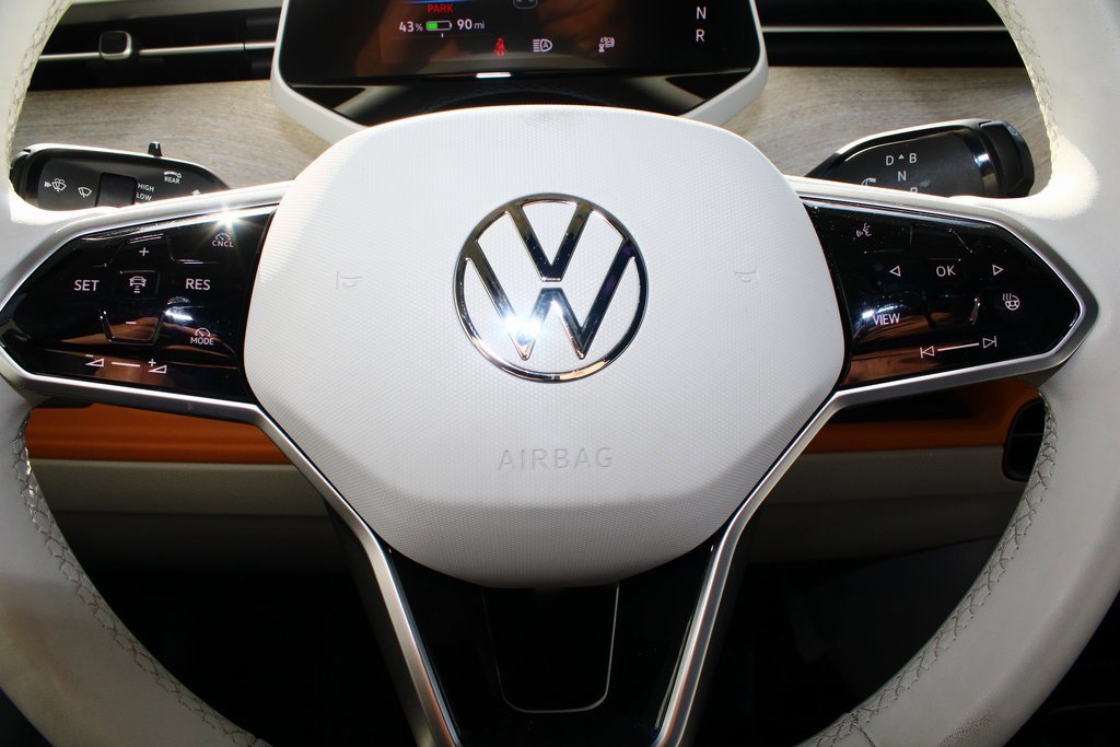 Used 2025 Volkswagen ID. Buzz 1st Edition image 15