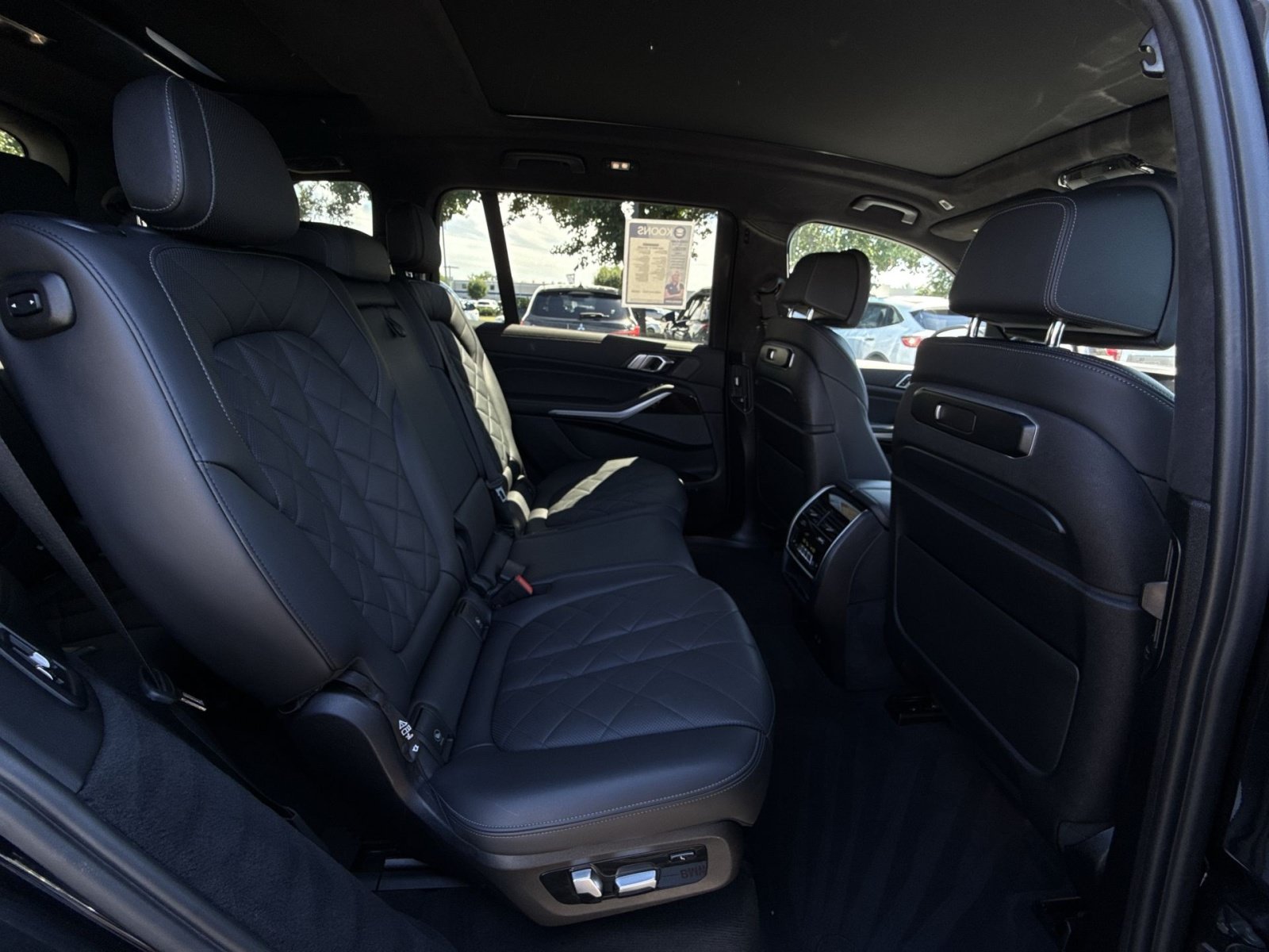 Used 2023 BMW X7 xDrive40i w/ Premium Package AWD/4WD image 26