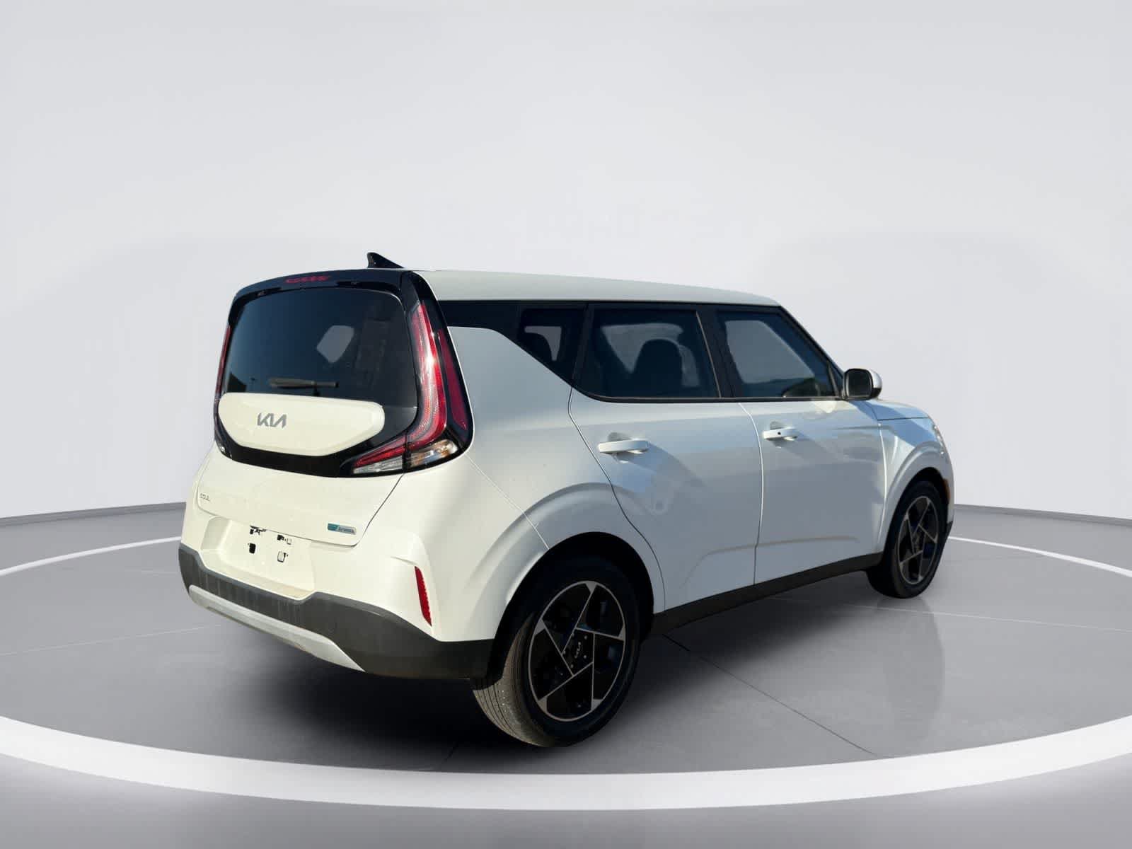 Used 2023 Kia Soul EX FWD image 5