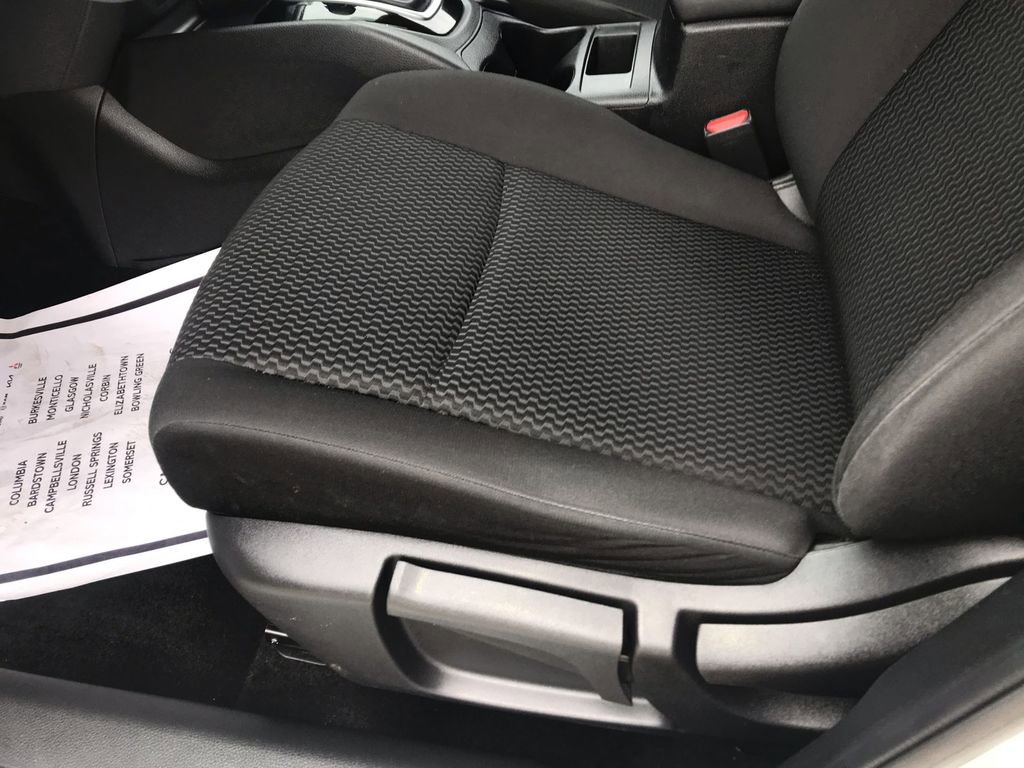 Used 2019 Nissan Rogue Sport S image 12