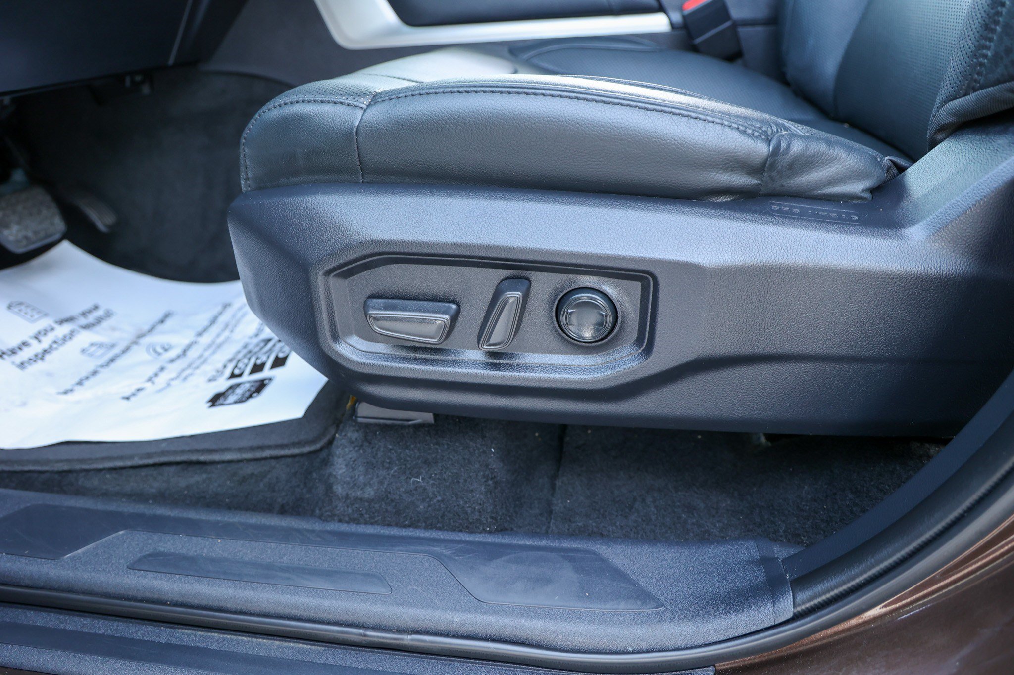 Used 2024 Toyota Tundra Limited w/ Power Package AWD/4WD image 30