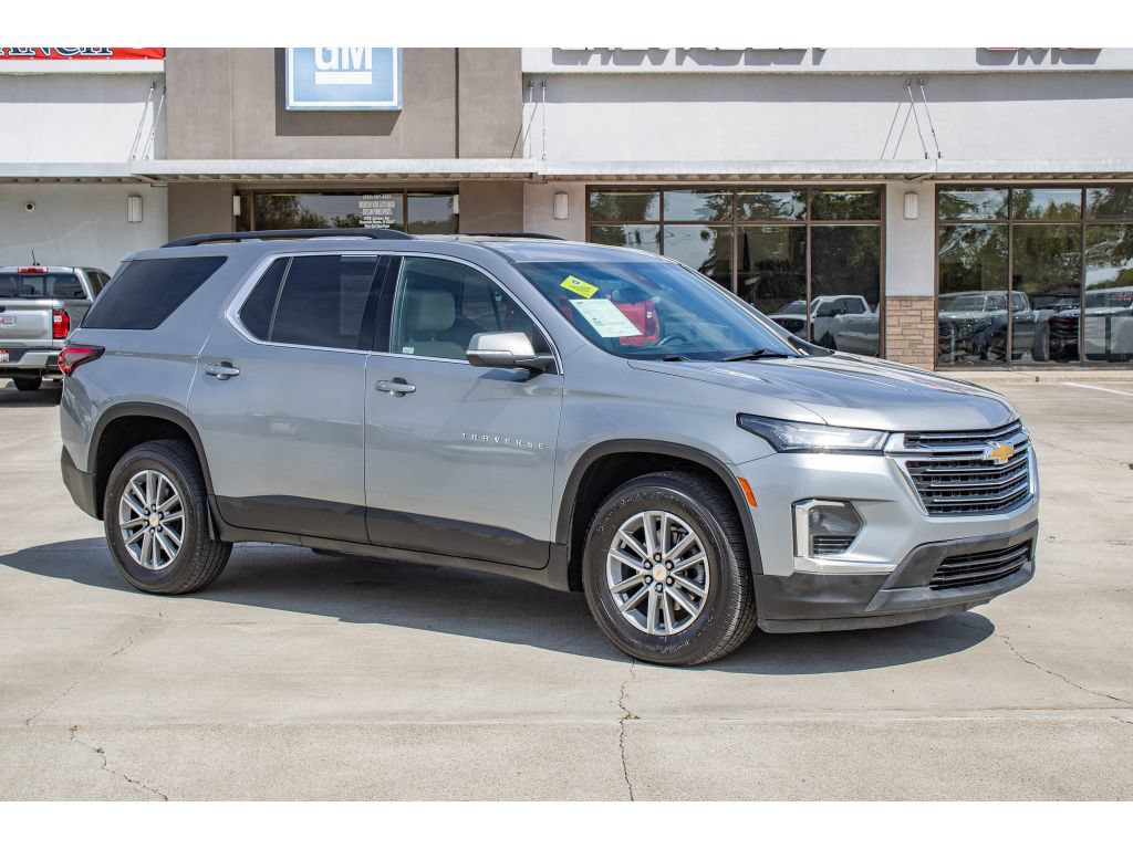 Used 2023 Chevrolet Traverse LT w/ LPO, Cargo Package AWD/4WD image 2