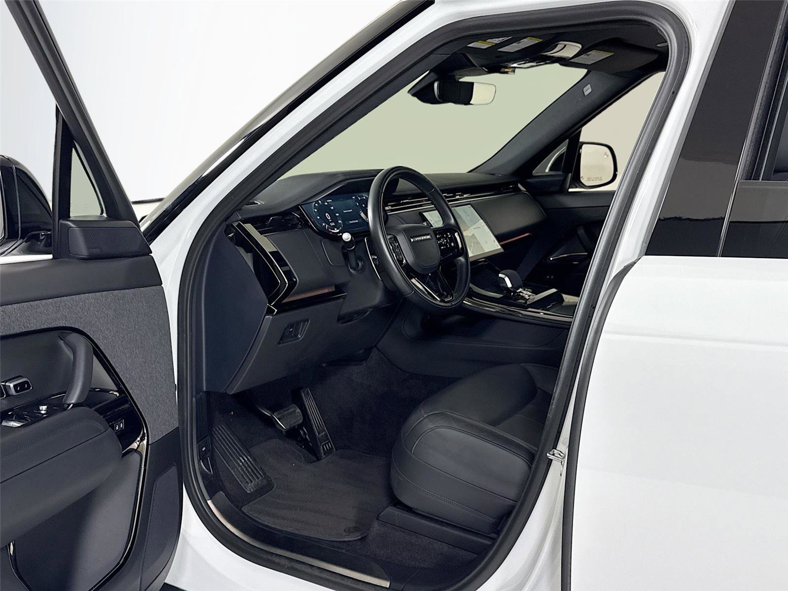 Used 2024 Land Rover Range Rover Sport Dynamic SE image 13