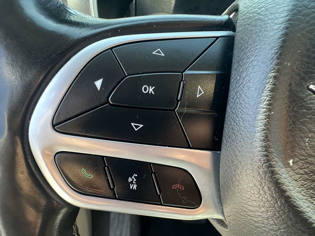 Used 2021 Chrysler Pacifica Touring-L FWD image 15