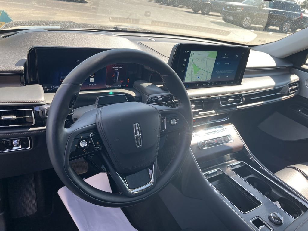 Used 2025 Lincoln Aviator Reserve w/ Equipment Group 201A image 10