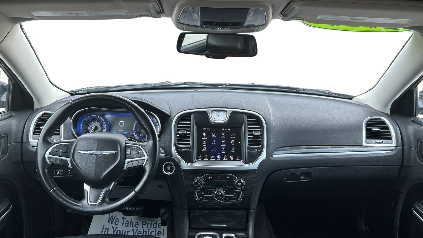 Used 2016 Chrysler 300 Limited image 26