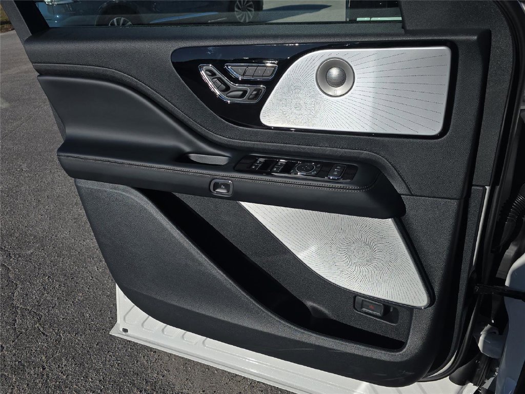 New 2026 Lincoln Aviator Reserve AWD/4WD image 13