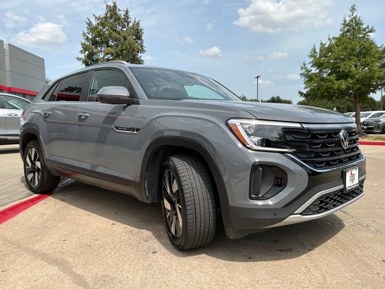 Used 2026 Volkswagen Atlas Cross Sport SE AWD/4WD image 4