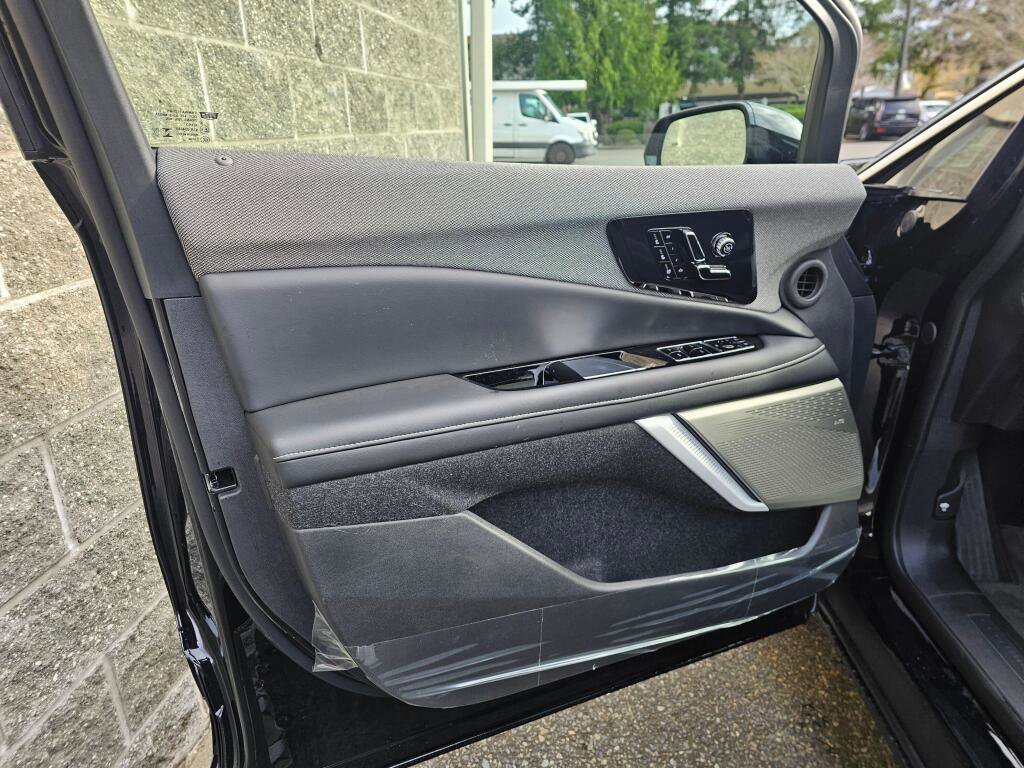 New 2026 Cadillac Optiq Luxury 2 image 23