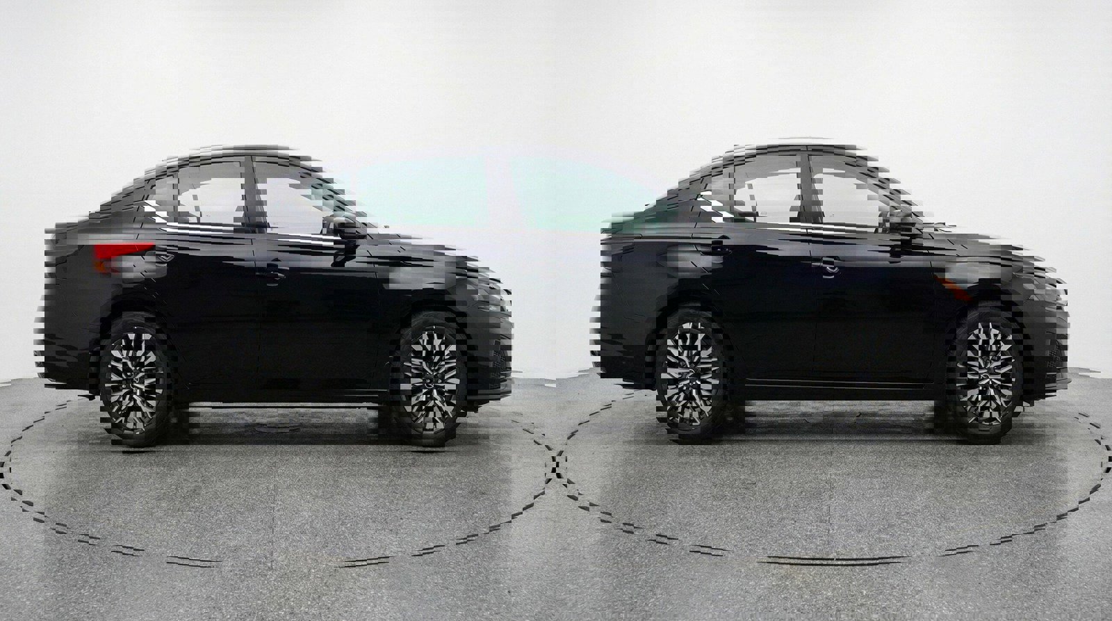 Used 2025 Nissan Altima 2.5 SV image 11