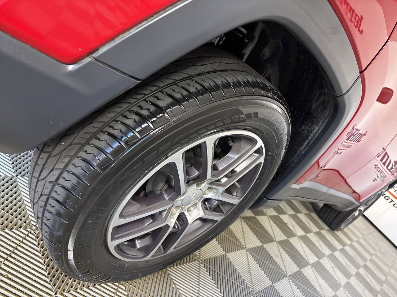 Used 2019 Jeep Compass Latitude image 32