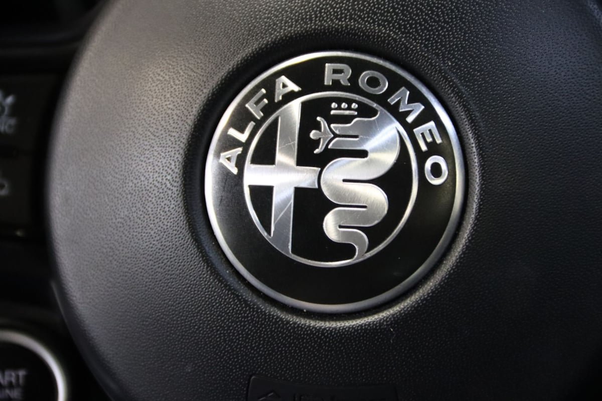 Used 2022 Alfa Romeo Stelvio Ti AWD/4WD image 15