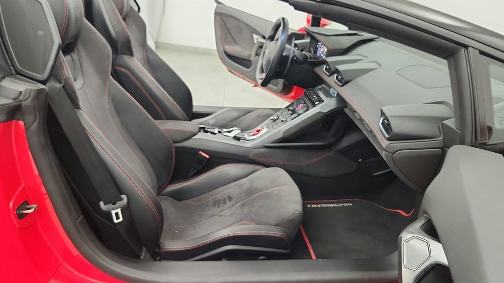 Used 2017 Lamborghini Huracan LP 580-2 RWD image 42